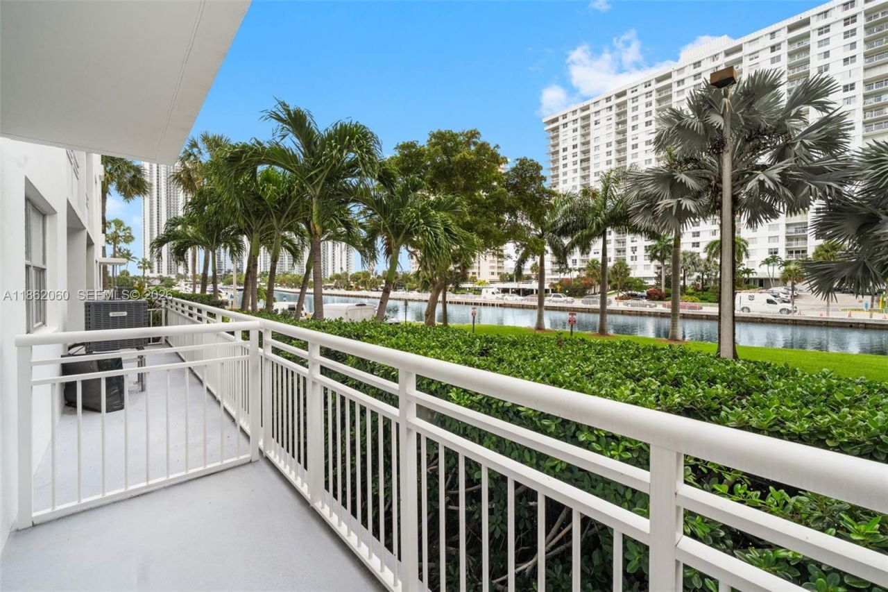 400 Kings Point Dr, Unit 105, Sunny Isles Beach, FL 33160 Photo