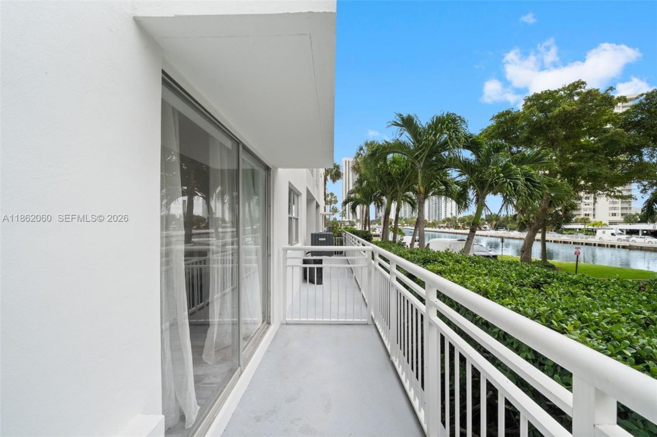 400 Kings Point Dr, Unit 105, Sunny Isles Beach, FL 33160 Photo