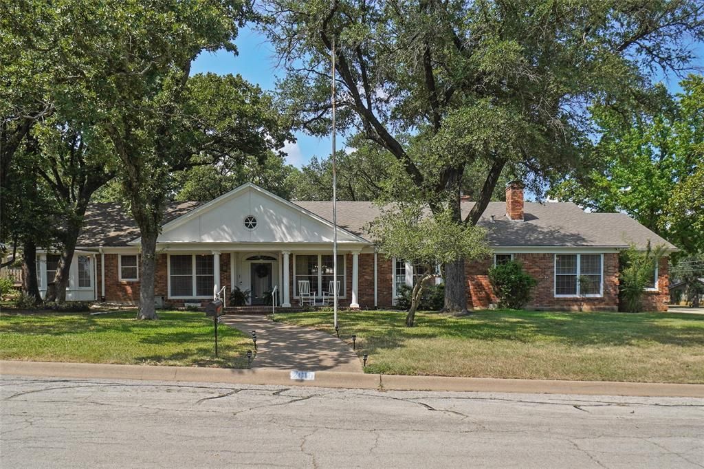 2015 Williamsburg Row, Denton, TX 76209 Main Photo