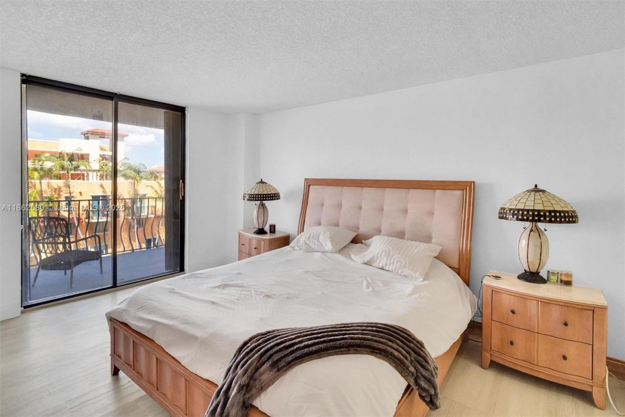 8877 Collins Ave, Unit 405, Surfside, FL 33154 Photo