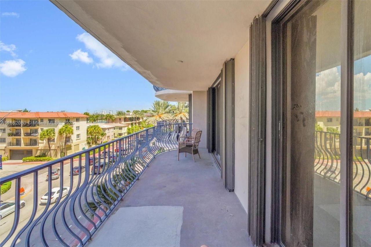 8877 Collins Ave, Unit 405, Surfside, FL 33154 Photo