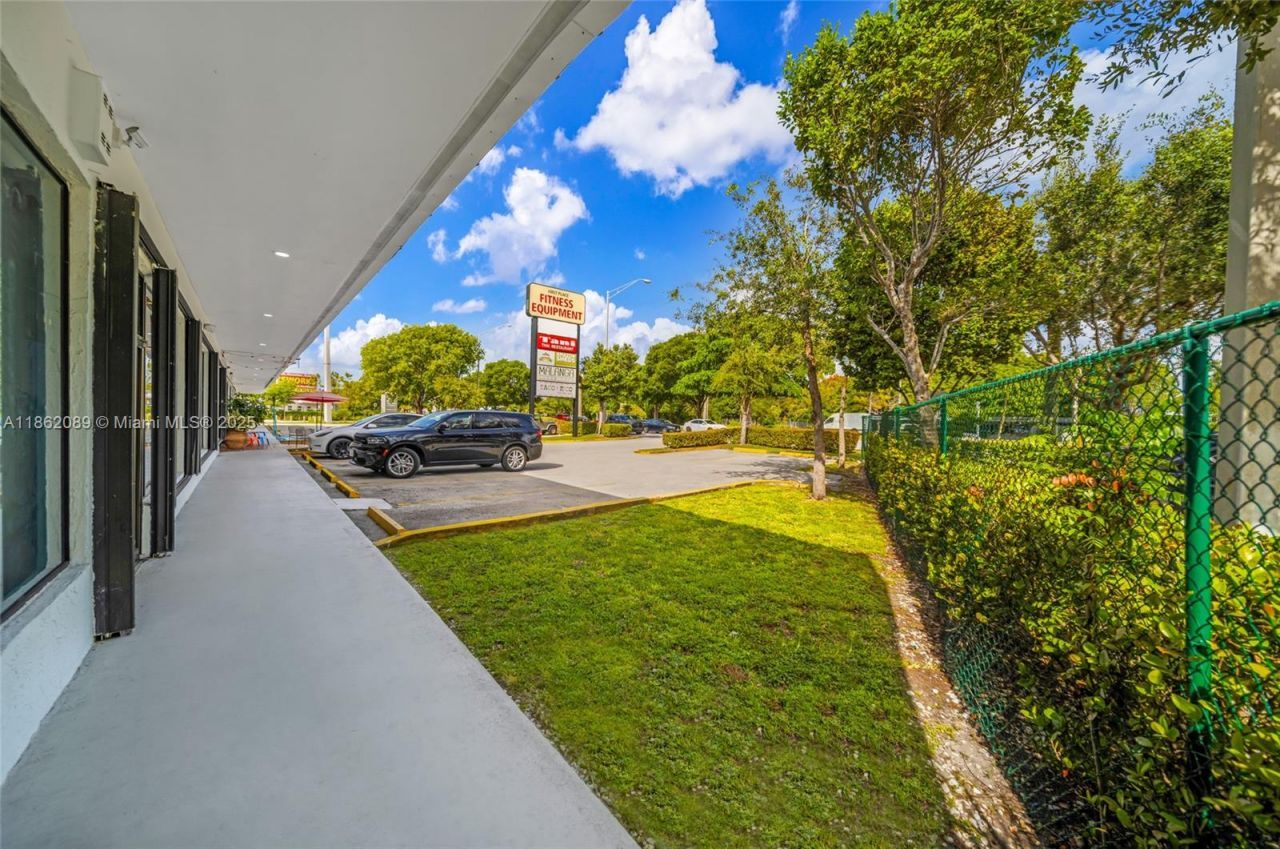 12253 S Dixie Hwy, Pinecrest, FL 33156 Photo