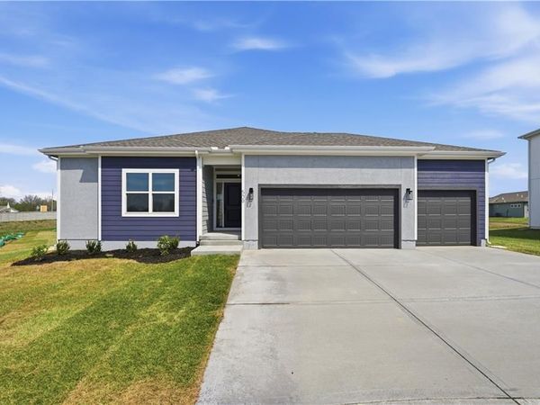 509 SW Newport Drive, Blue Springs, MO 64014