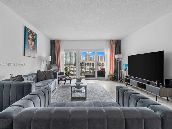 300 Bayview Dr, Unit 807, Sunny Isles Beach, FL 33160