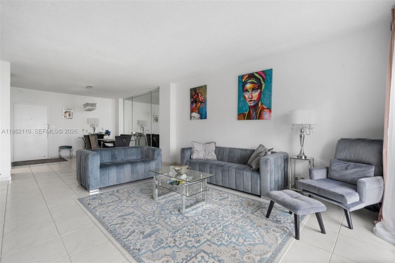 300 Bayview Dr, Unit 807, Sunny Isles Beach, FL 33160 Photo