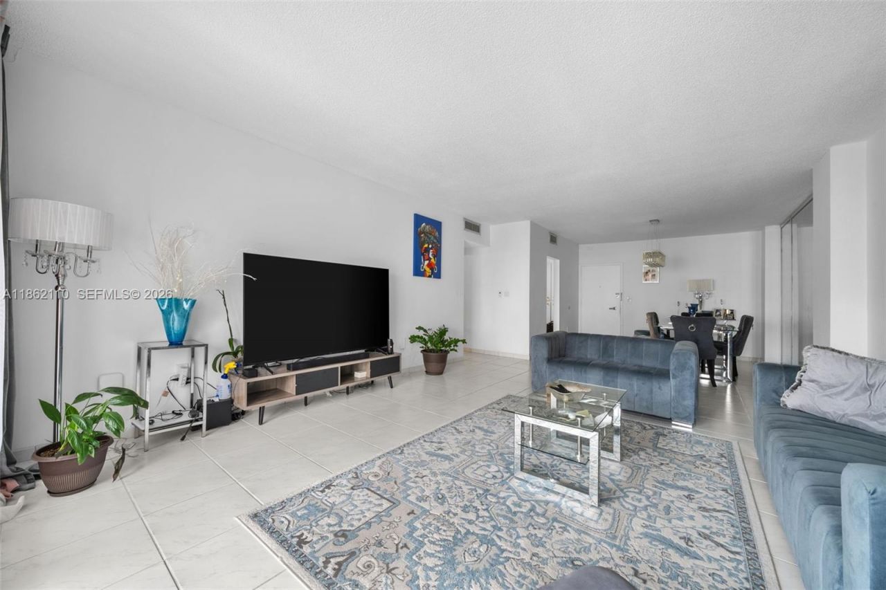 300 Bayview Dr, Unit 807, Sunny Isles Beach, FL 33160 Photo