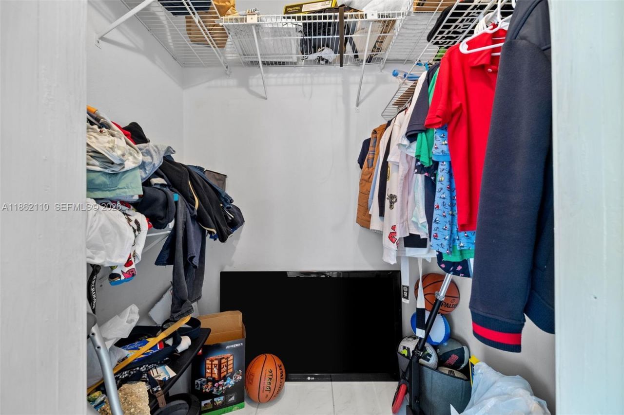 300 Bayview Dr, Unit 807, Sunny Isles Beach, FL 33160 Photo