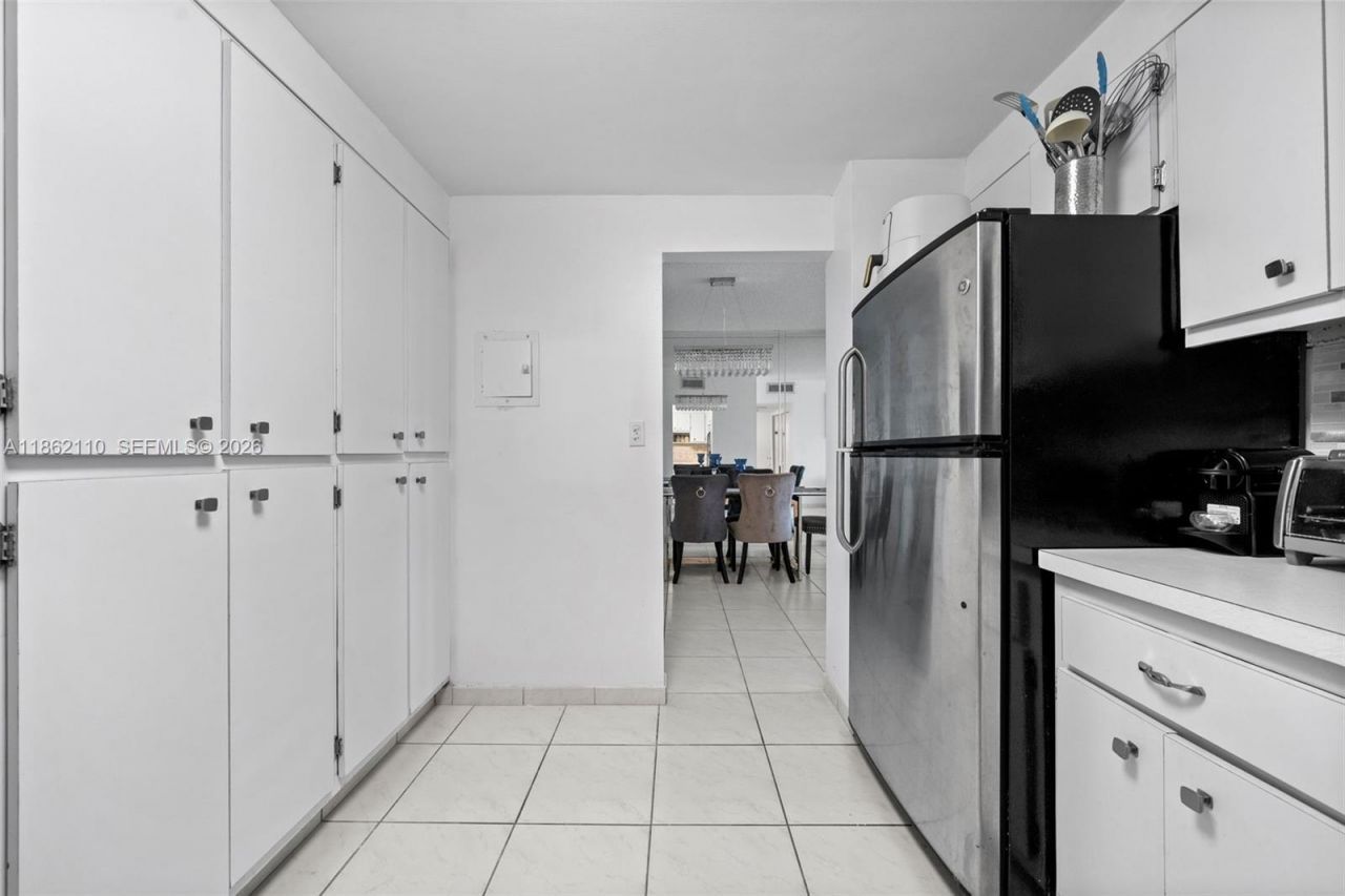 300 Bayview Dr, Unit 807, Sunny Isles Beach, FL 33160 Photo