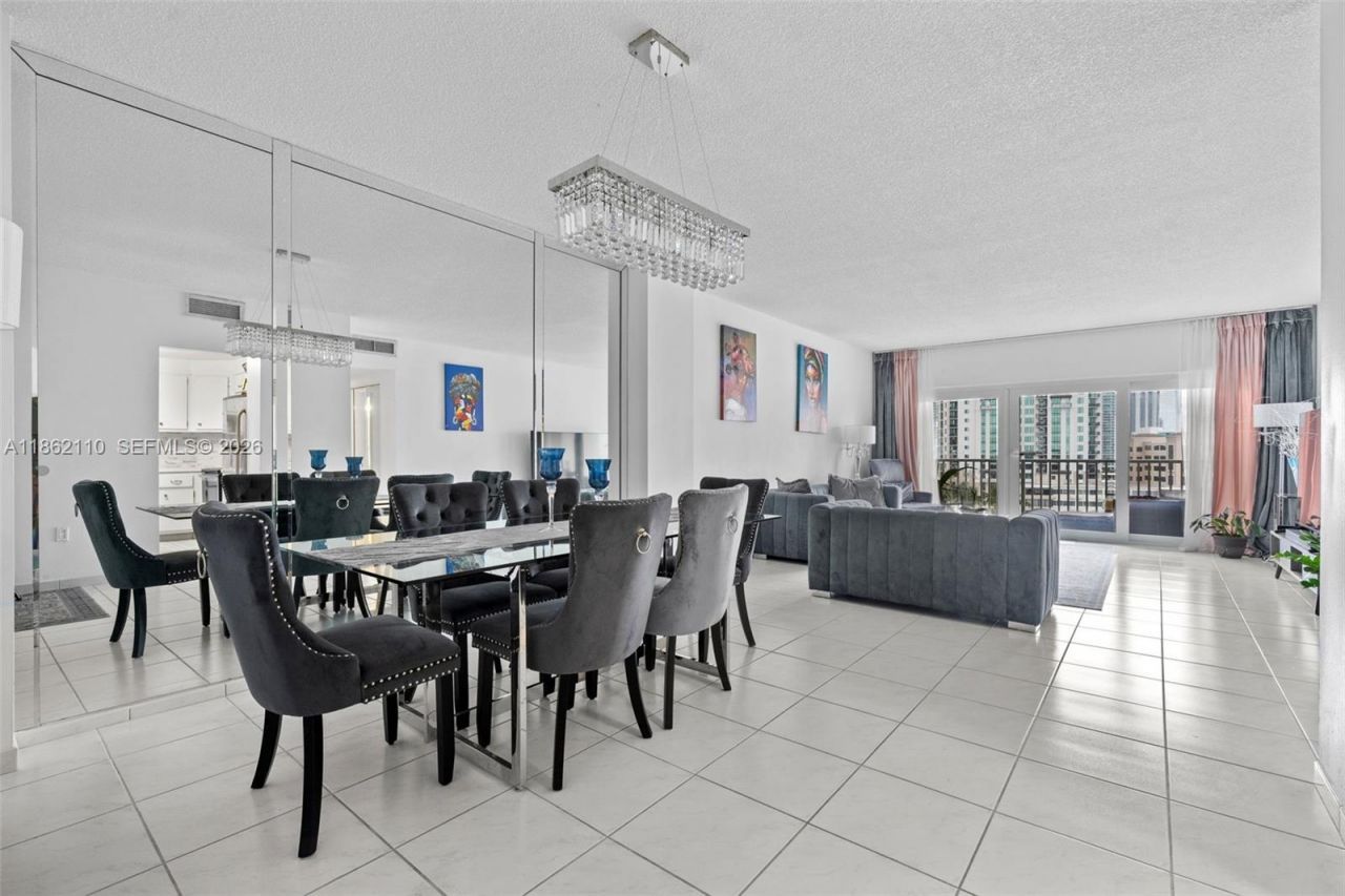 300 Bayview Dr, Unit 807, Sunny Isles Beach, FL 33160 Photo
