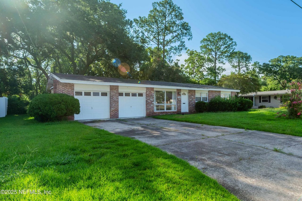 723 Montego Road W, Jacksonville, FL 32216 Main Photo