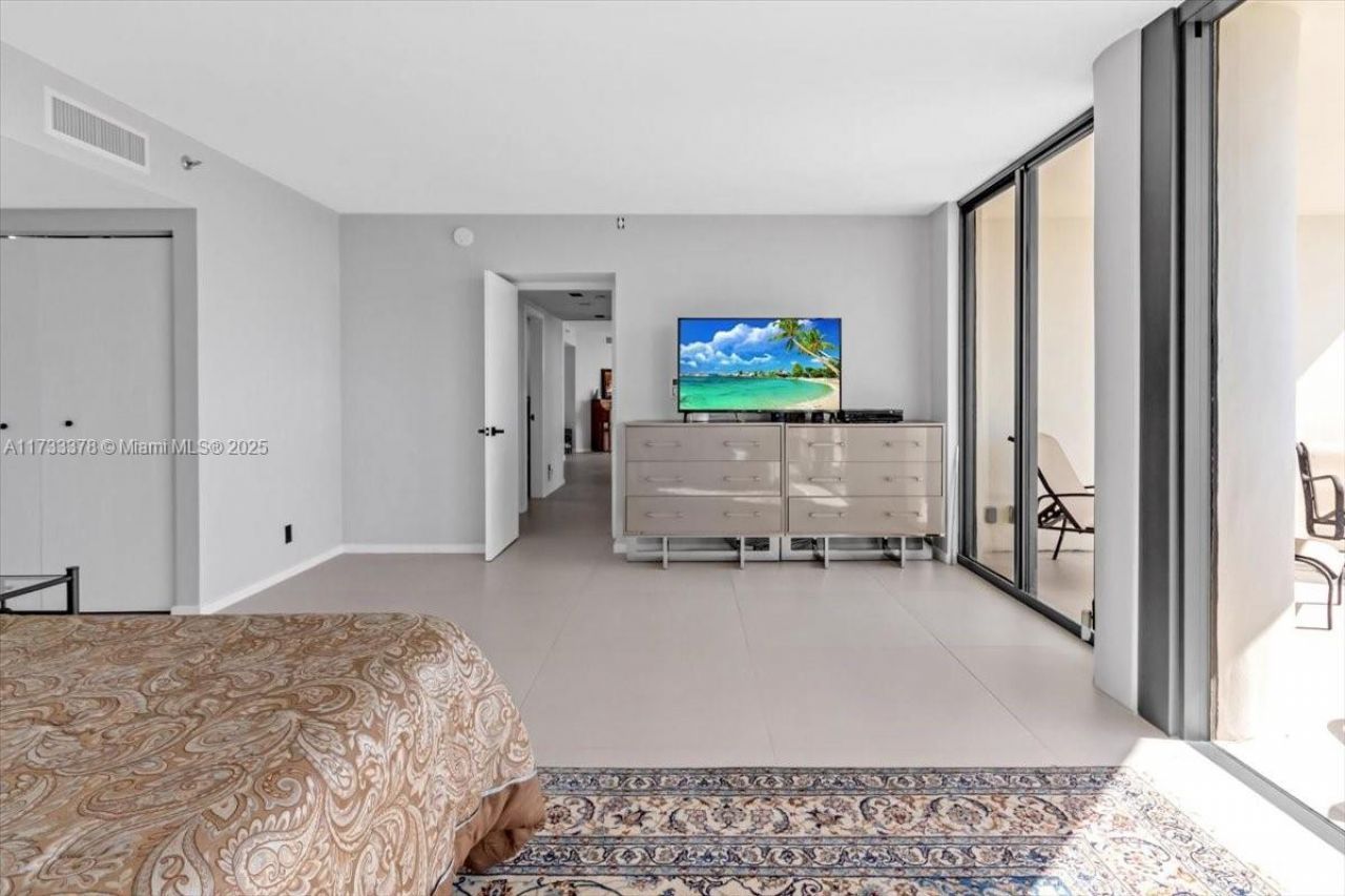 1000 Island Blvd, Unit 2003, Aventura, FL 33160 Photo