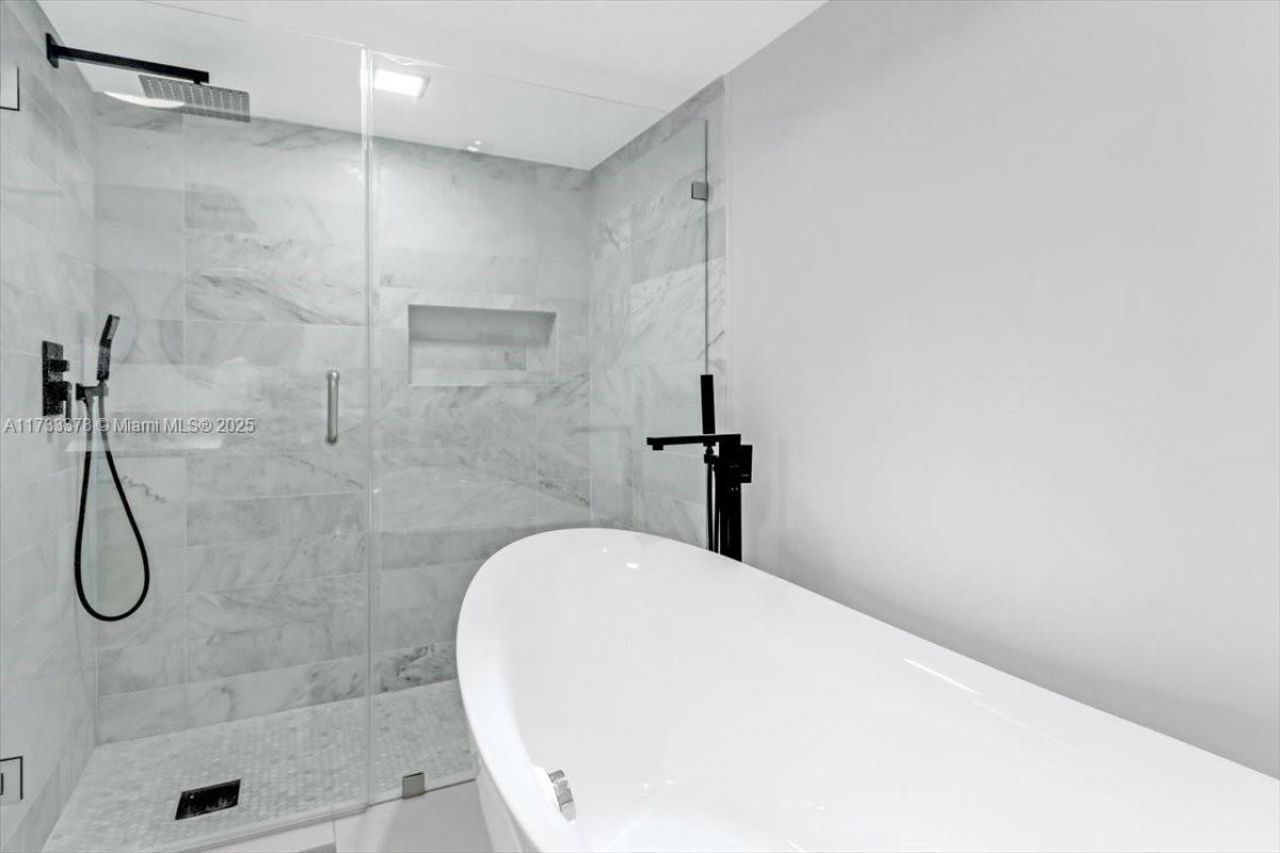 1000 Island Blvd, Unit 2003, Aventura, FL 33160 Photo