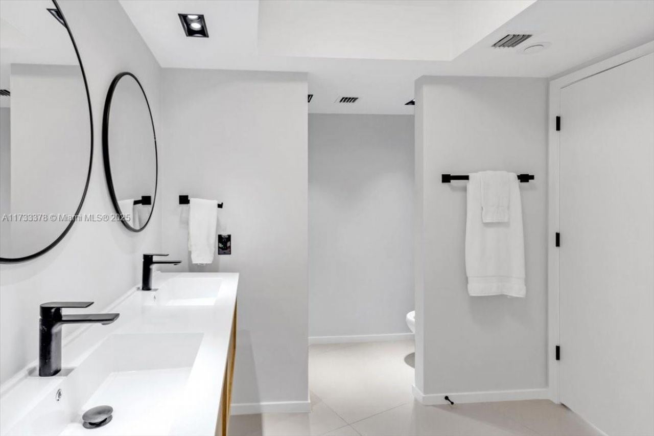 1000 Island Blvd, Unit 2003, Aventura, FL 33160 Photo