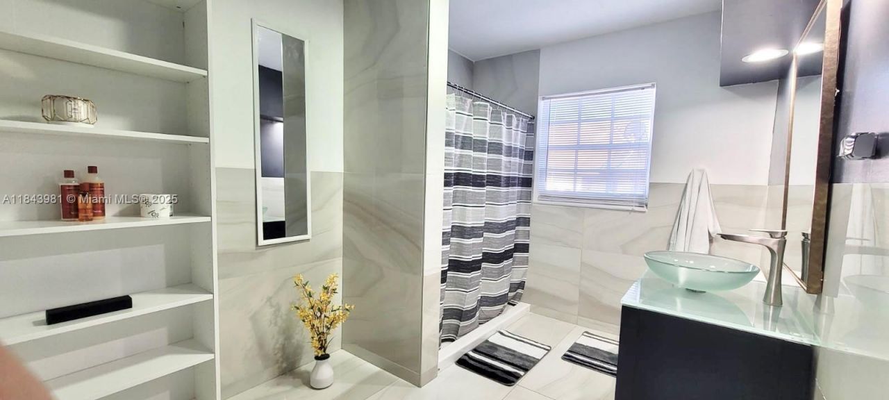 739 NW 112th St, Miami, FL 33168 Photo