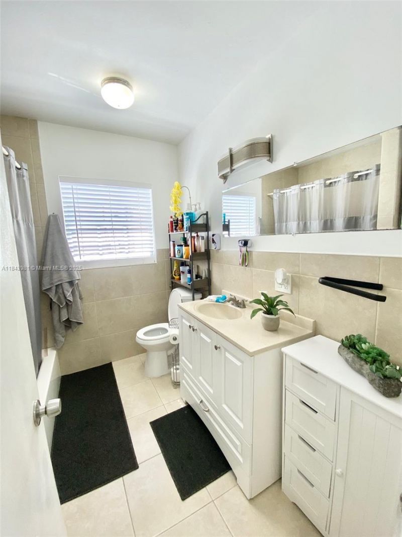 739 NW 112th St, Miami, FL 33168 Photo