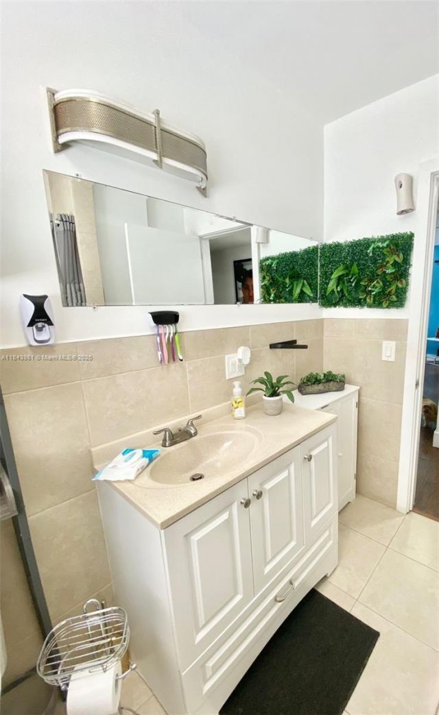 739 NW 112th St, Miami, FL 33168 Photo