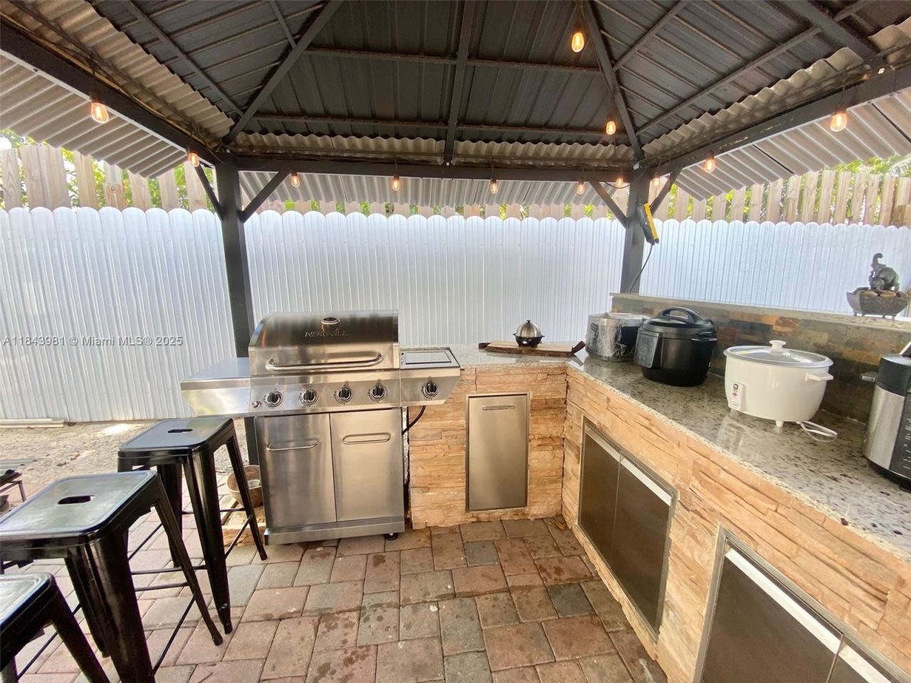 739 NW 112th St, Miami, FL 33168 Photo