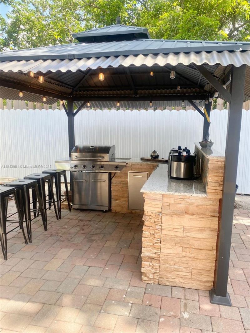 739 NW 112th St, Miami, FL 33168 Photo