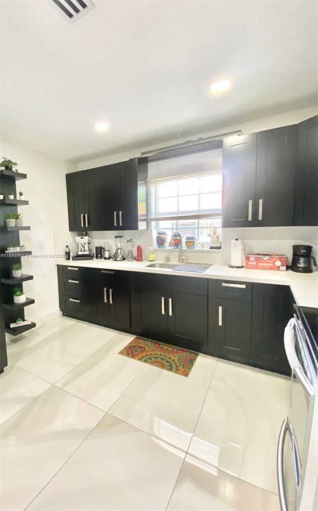 739 NW 112th St, Miami, FL 33168 Photo