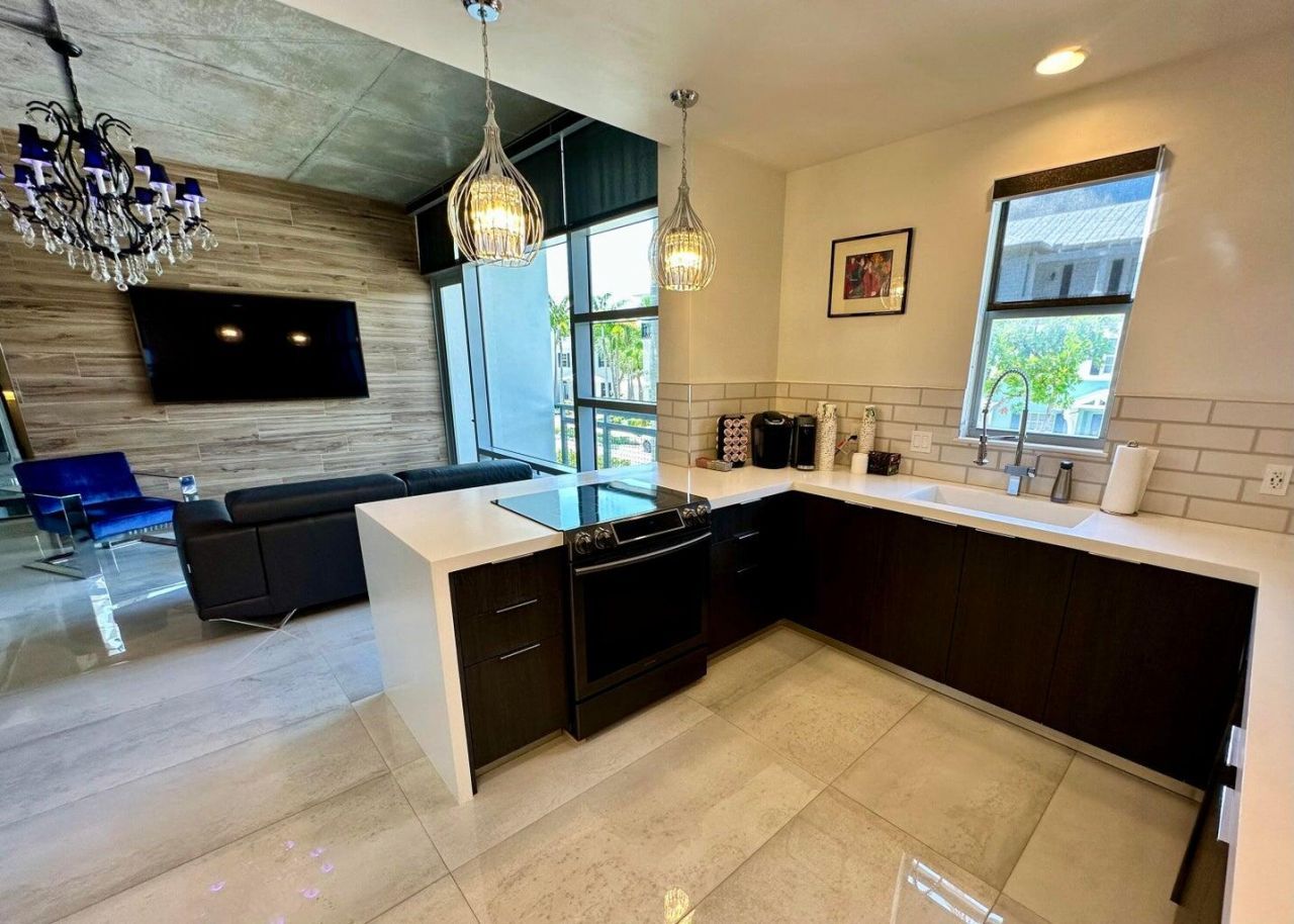 335 SE 6th Avenue, Unit 210, Delray Beach, FL 33483 Photo