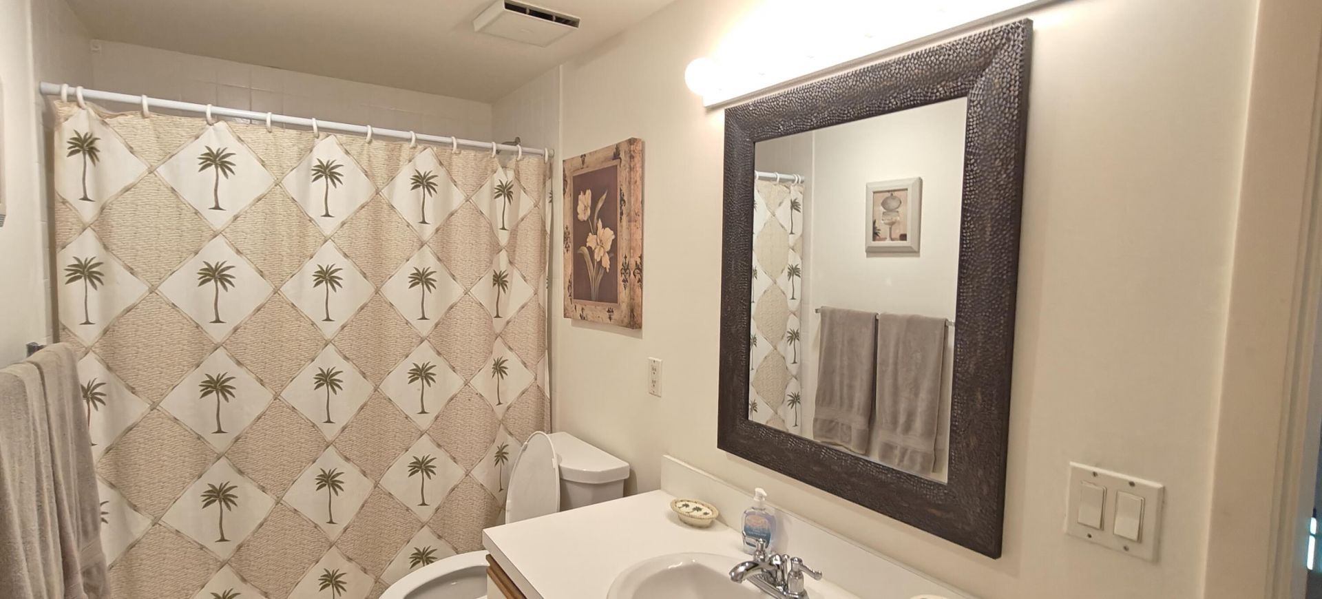 233 NE Edgewater Drive, Unit 203, Stuart, FL 34996 Photo