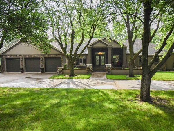 312 W Lyncrest Trl, Sioux Falls, SD 57108