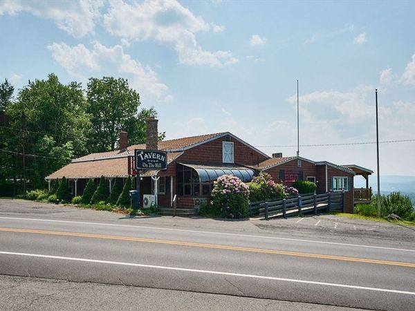 100 Mountain Rd, Easthampton, MA 01027