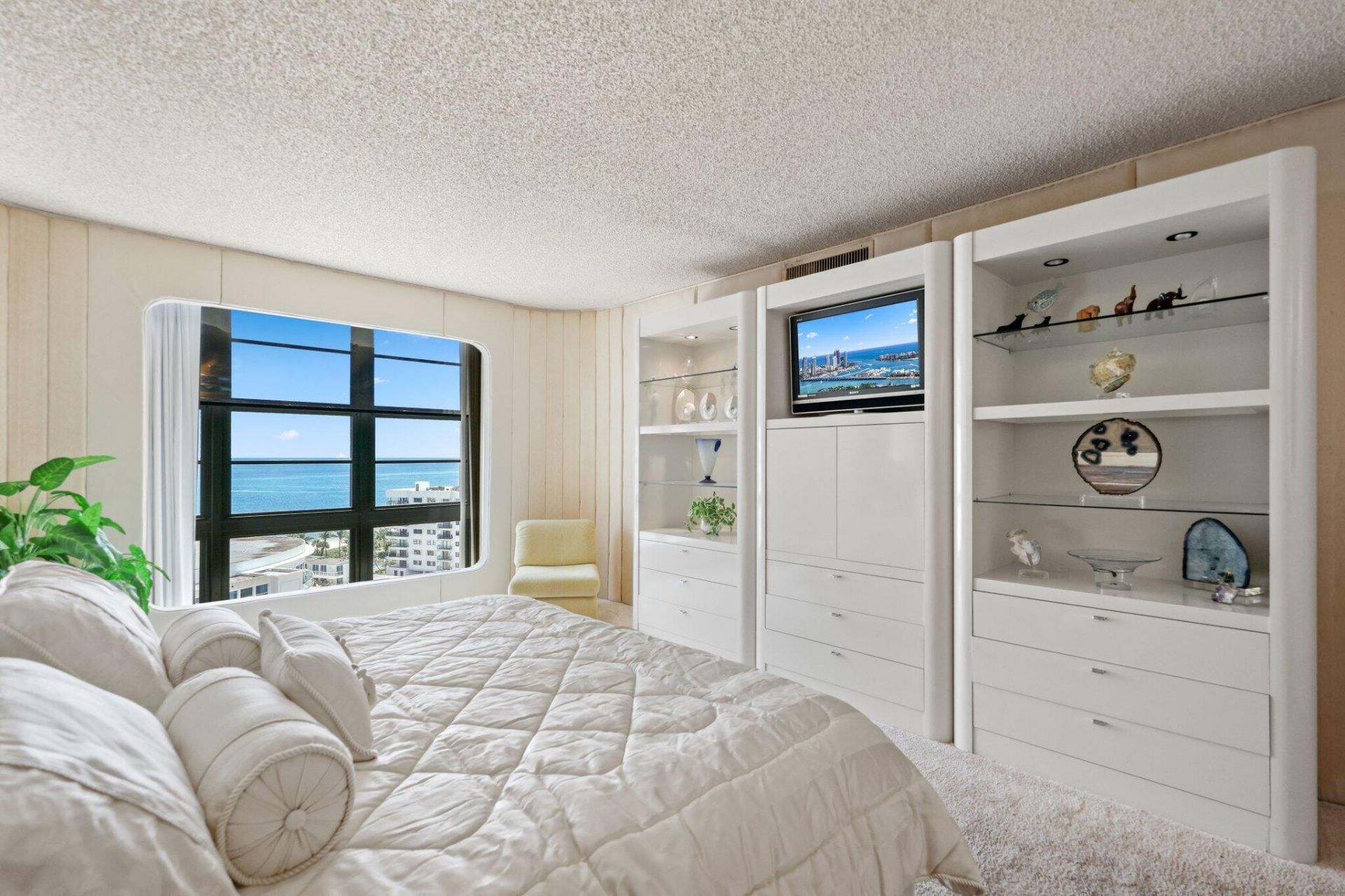 5500 Collins Avenue, Unit 1401, Miami Beach, FL 33140 Photo