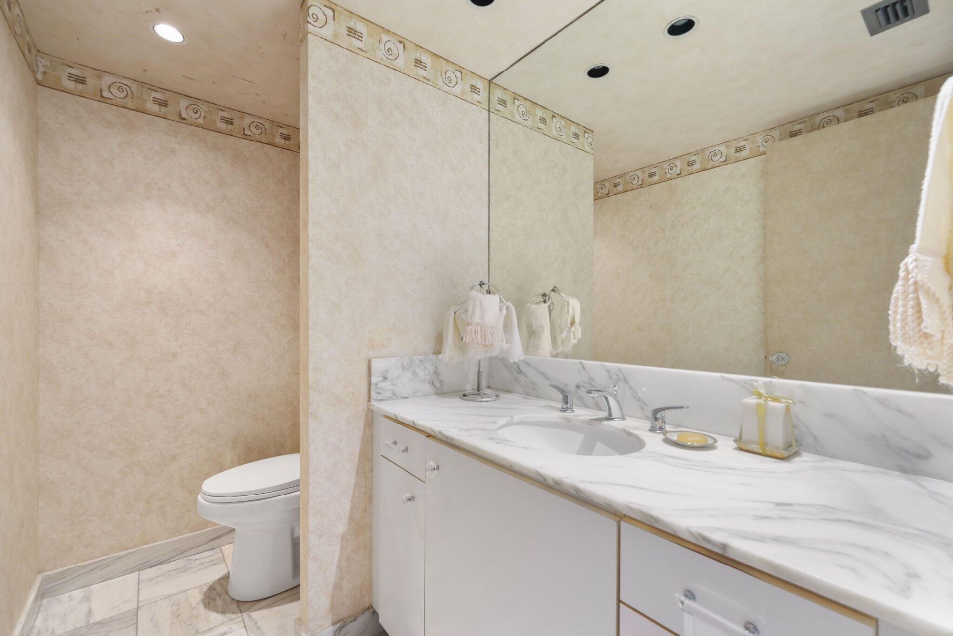 5500 Collins Avenue, Unit 1401, Miami Beach, FL 33140 Photo