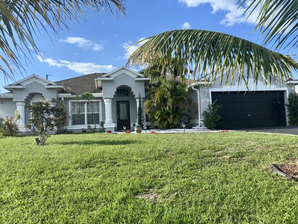 981 SW Mccomkle Avenue, Port Saint Lucie, FL 34953