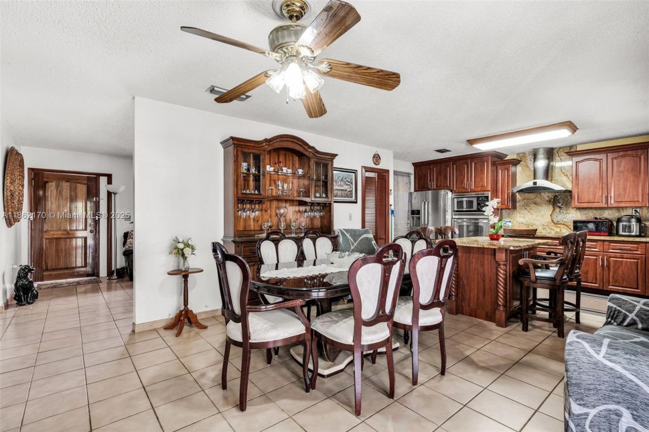 2840 SW 132nd Ct, Miami, FL 33175 Photo