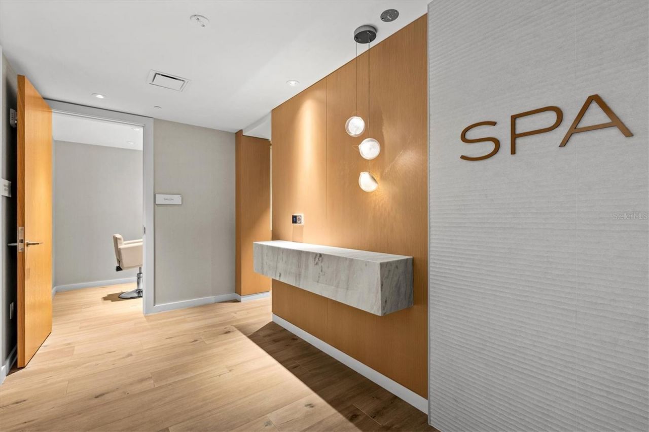 1028 Sunset Point Road, Unit R6, Clearwater, FL 33755 Photo