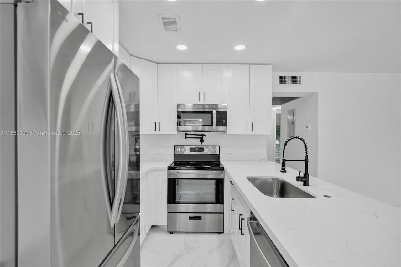 67 Newport D, Unit 67, Deerfield Beach, FL 33442 Photo