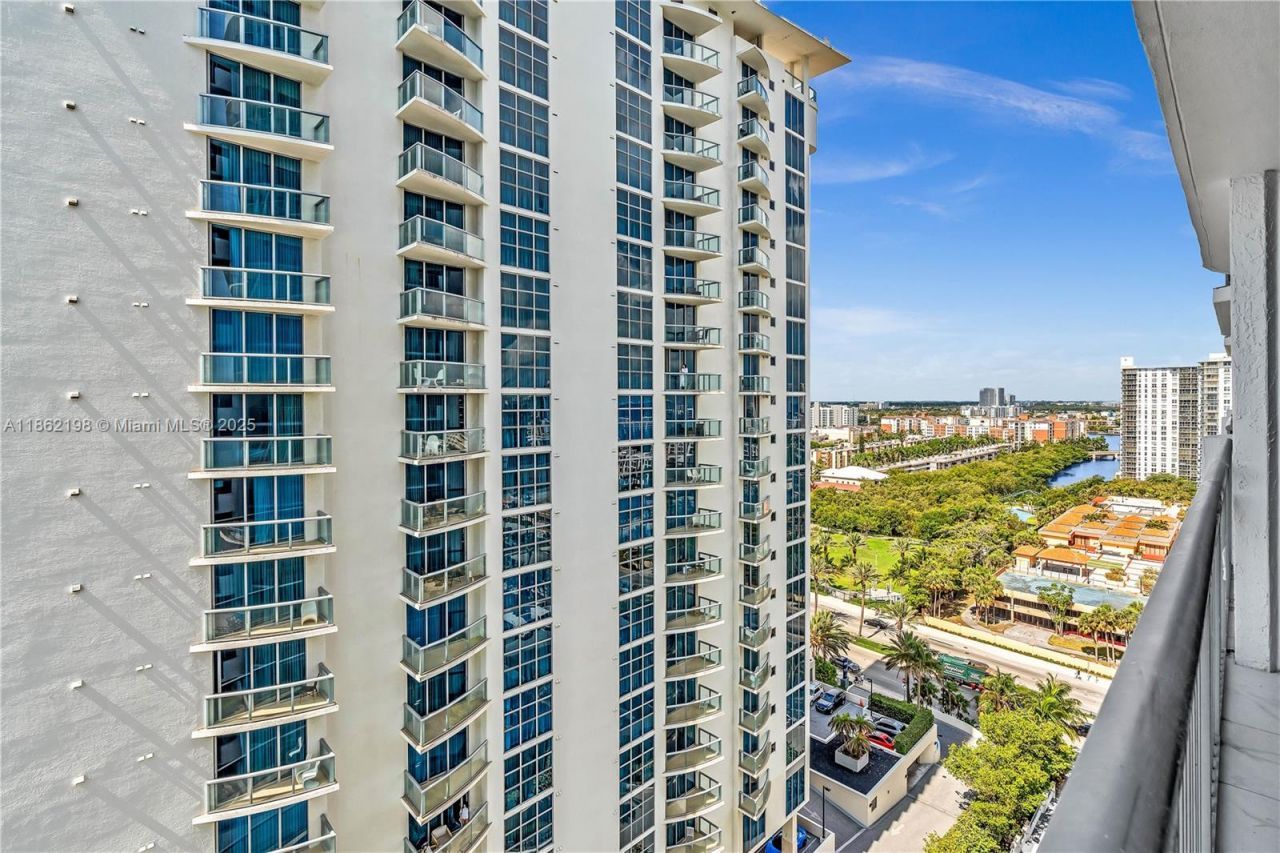 17375 Collins Ave, Unit 1703, Sunny Isles Beach, FL 33160 Photo