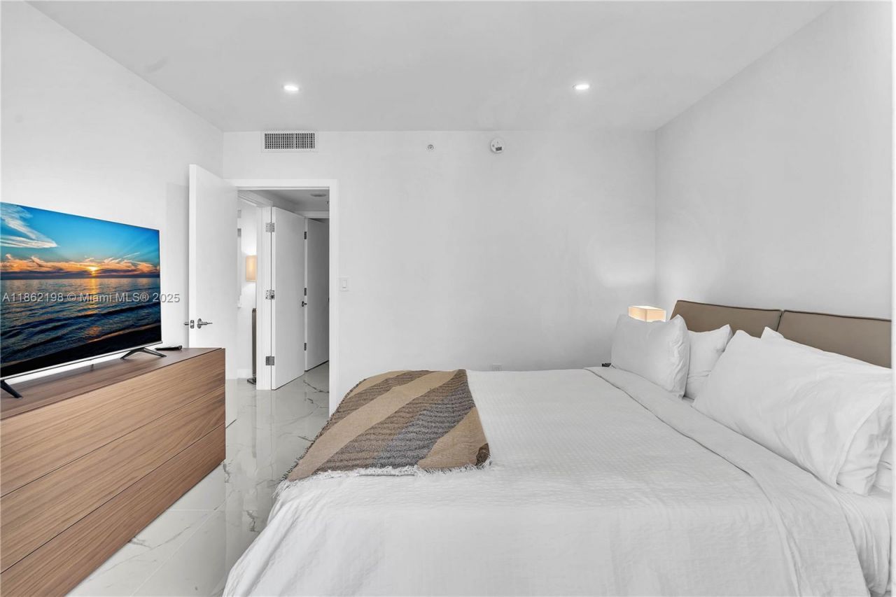 17375 Collins Ave, Unit 1703, Sunny Isles Beach, FL 33160 Photo