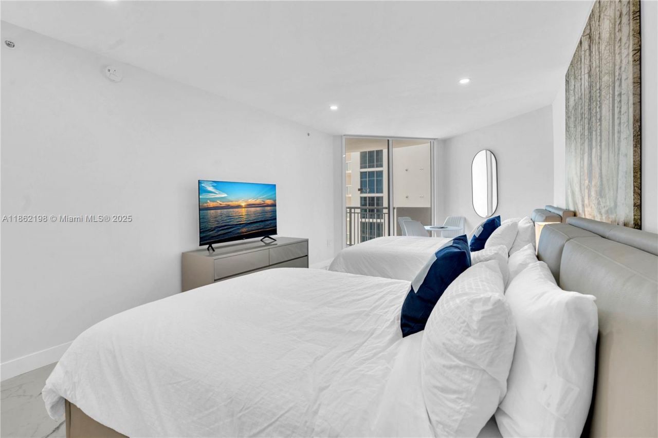 17375 Collins Ave, Unit 1703, Sunny Isles Beach, FL 33160 Photo