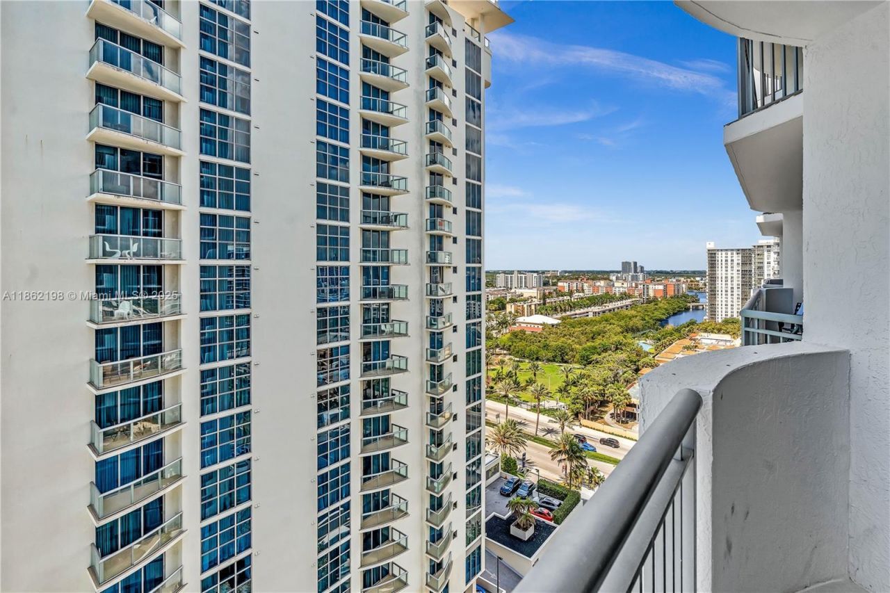 17375 Collins Ave, Unit 1703, Sunny Isles Beach, FL 33160 Photo