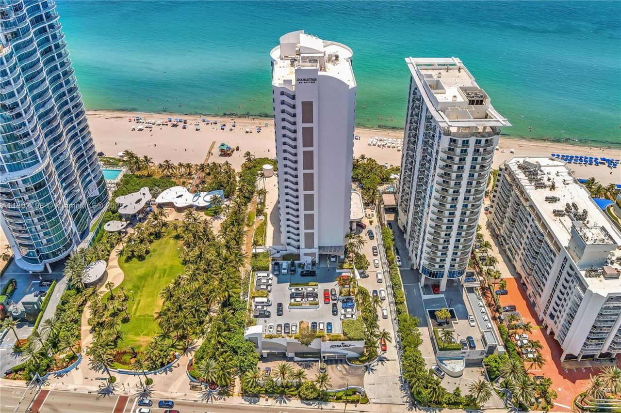 17375 Collins Ave, Unit 1703, Sunny Isles Beach, FL 33160 Photo