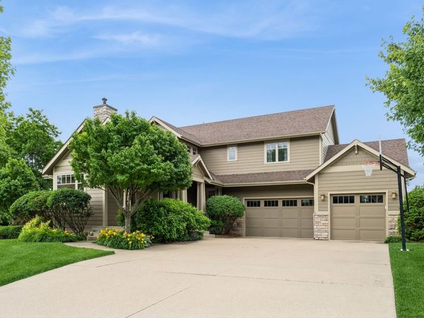 7408 Eagle Crest Drive, Johnston, IA 50131