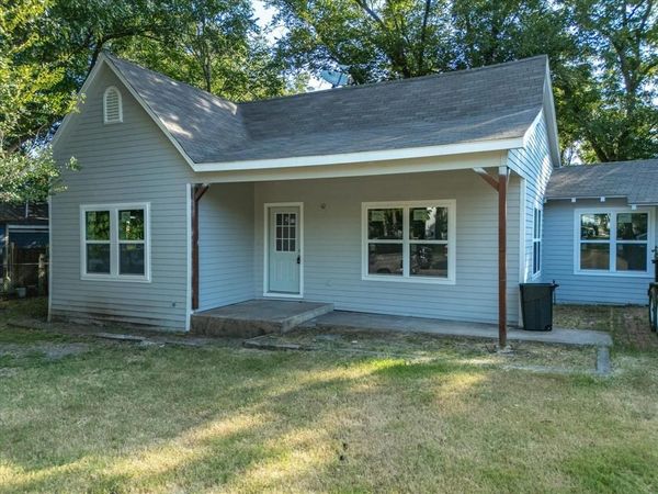 1106 N McKinney Street, Ennis, TX 75119