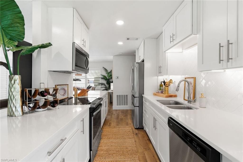 4072 Belair Ln, Unit 403, Naples, FL 34103 Photo