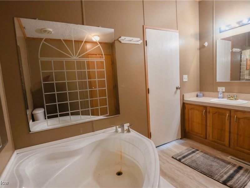 4594 Center Road, Andover, OH 44003 Photo 19