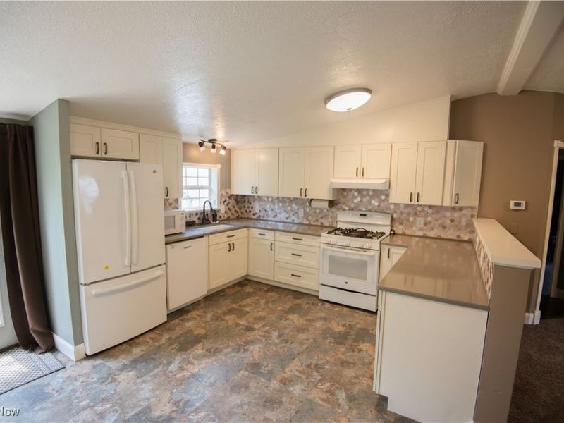 4594 Center Road, Andover, OH 44003 Photo 4