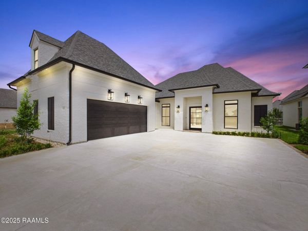 223 Gunter Grass Court, Lafayette, LA 70508