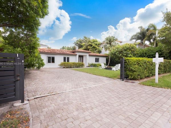 677 Hampton Ln, Key Biscayne, FL 33149