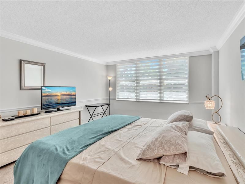 1147 Hillsboro Mile, Unit 408, Hillsboro Beach, FL 33062 Photo