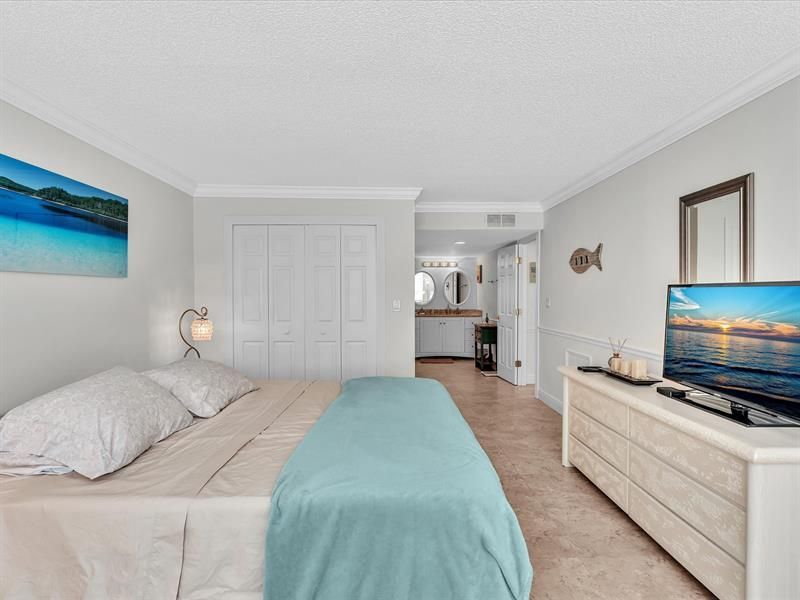 1147 Hillsboro Mile, Unit 408, Hillsboro Beach, FL 33062 Photo