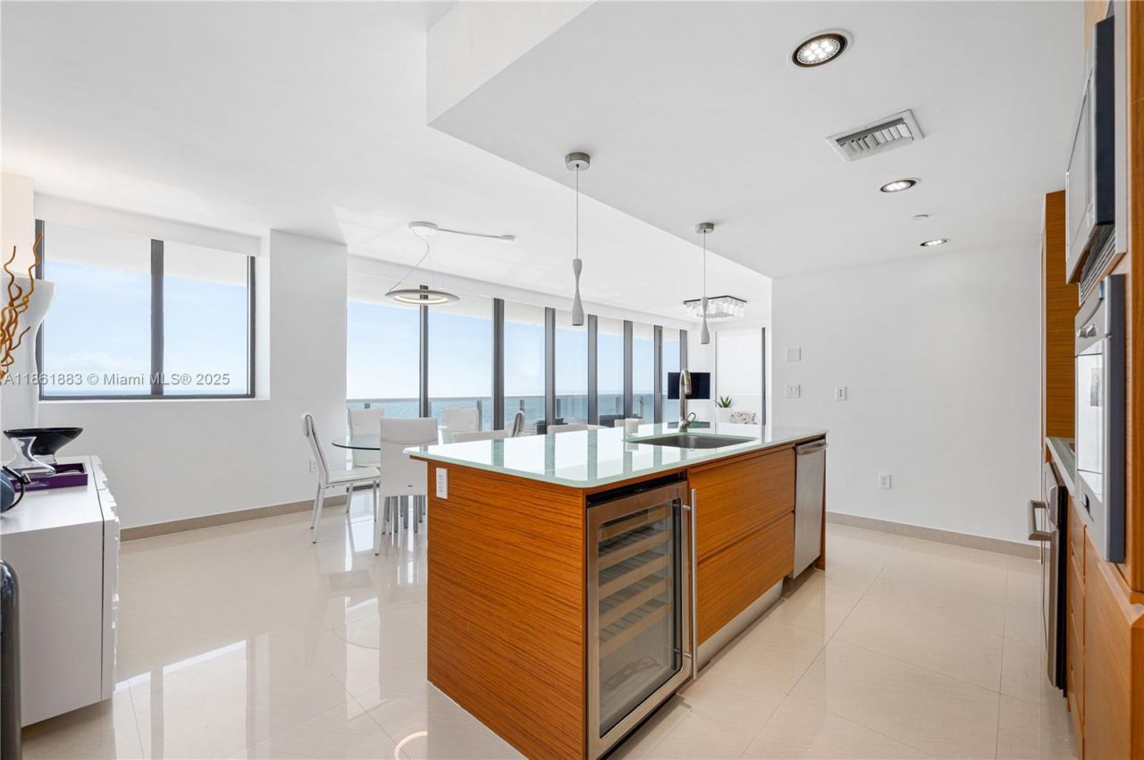 5875 Collins Ave, Unit 1202, Miami Beach, FL 33140 Photo