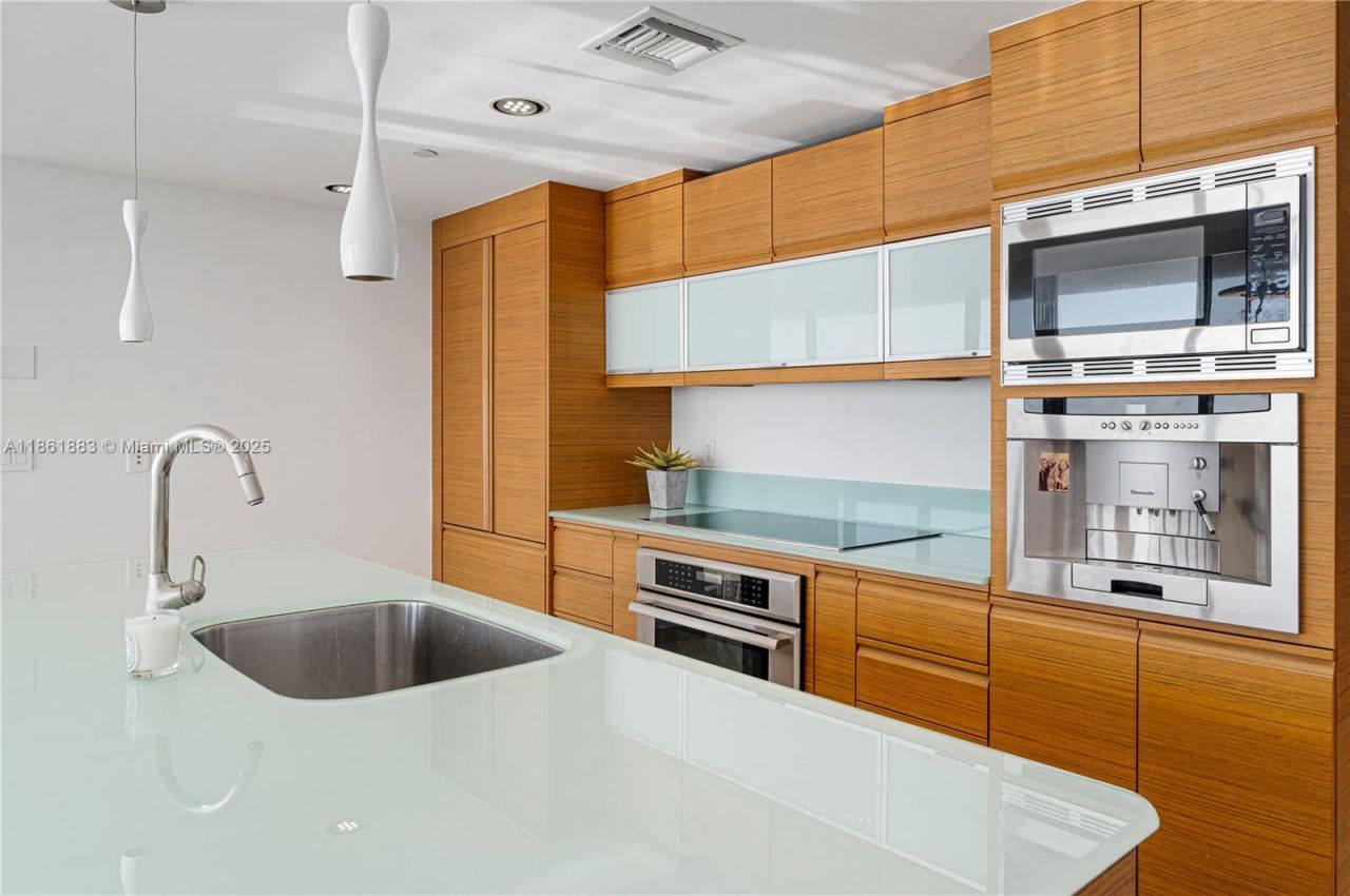 5875 Collins Ave, Unit 1202, Miami Beach, FL 33140 Photo