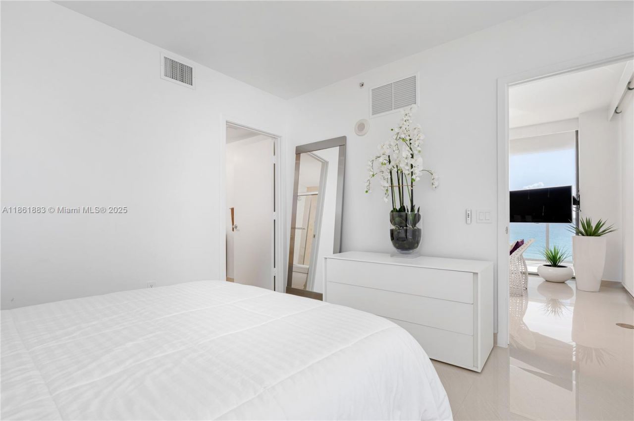 5875 Collins Ave, Unit 1202, Miami Beach, FL 33140 Photo